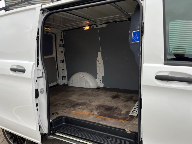 Mercedes-Benz Vito 111 CDI Lang / Business Professional Plus / / Imperial / Towbar / APK-TUV 11-25 - Малък ван: снимка 4 Mercedes-Benz Vito 111 CDI Lang / Business Professional Plus / / Imperial / Towbar / APK-TUV 11-25 - Малък ван: снимка 4