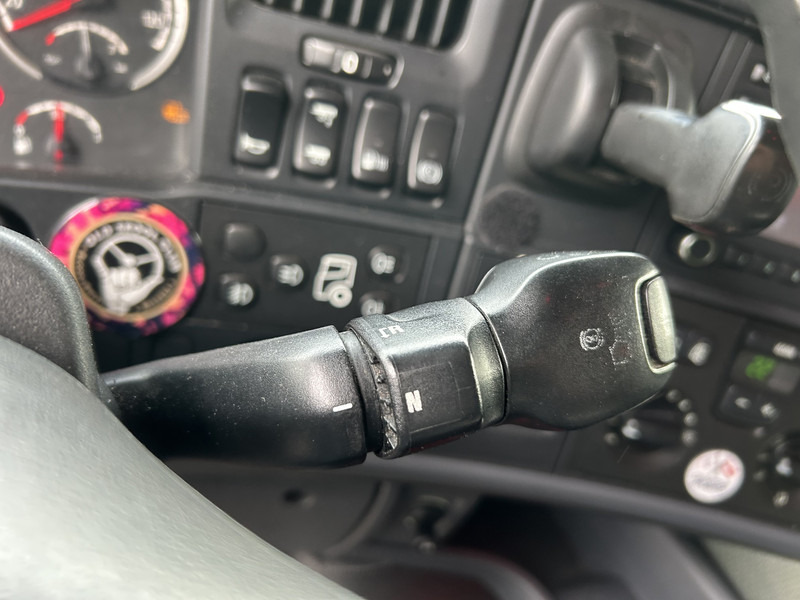 Scania R520 V8 / Showtruck / Buffl Special Interior / Vol Lucht / Retarder - Влекач: снимка 5 Scania R520 V8 / Showtruck / Buffl Special Interior / Vol Lucht / Retarder - Влекач: снимка 5