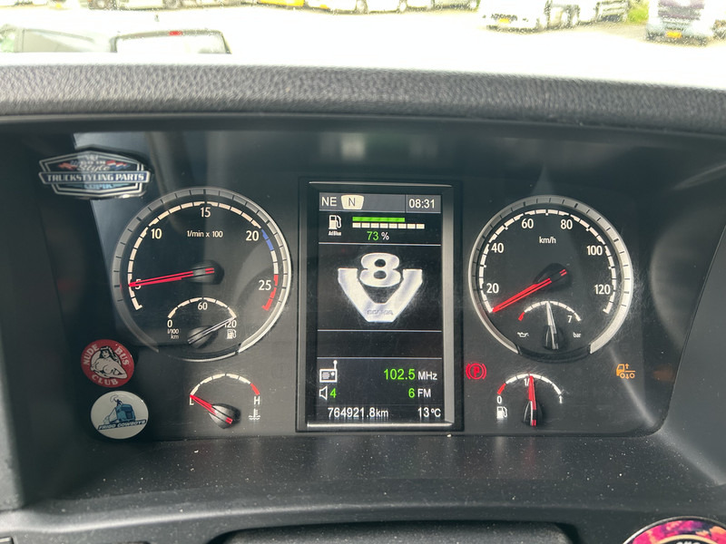 Scania R520 V8 / Showtruck / Buffl Special Interior / Vol Lucht / Retarder - Влекач: снимка 4 Scania R520 V8 / Showtruck / Buffl Special Interior / Vol Lucht / Retarder - Влекач: снимка 4