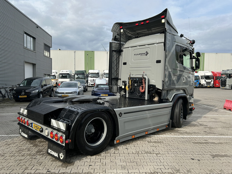 Scania R520 V8 / Showtruck / Buffl Special Interior / Vol Lucht / Retarder - Влекач: снимка 2 Scania R520 V8 / Showtruck / Buffl Special Interior / Vol Lucht / Retarder - Влекач: снимка 2