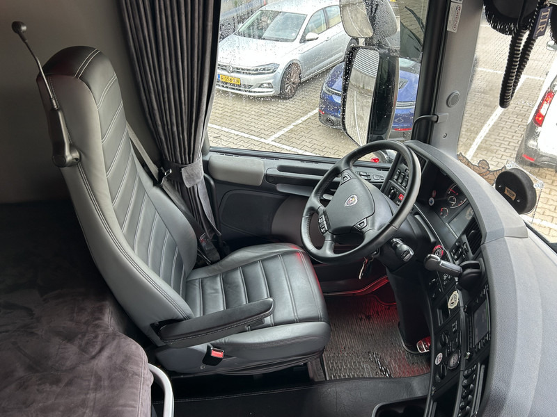 Scania R520 V8 / Showtruck / Buffl Special Interior / Vol Lucht / Retarder - Влекач: снимка 3 Scania R520 V8 / Showtruck / Buffl Special Interior / Vol Lucht / Retarder - Влекач: снимка 3