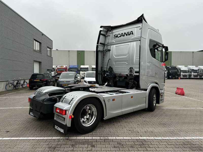 Scania S 520 V8 Highline / Retarder / 920 dkm / 2 Tanks / Full Air / Smart Tacho V2 - Влекач: снимка 2 Scania S 520 V8 Highline / Retarder / 920 dkm / 2 Tanks / Full Air / Smart Tacho V2 - Влекач: снимка 2