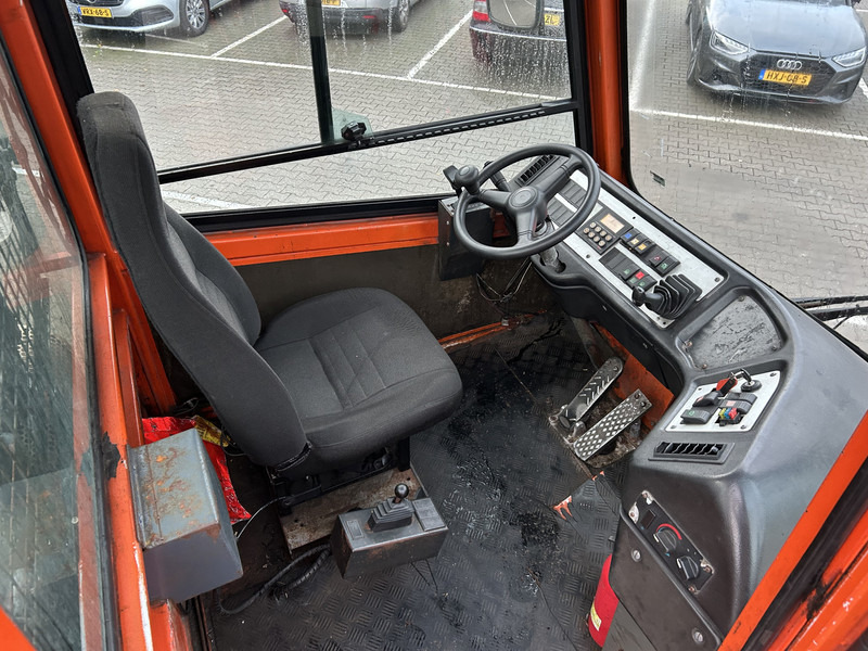 Terberg YT 182 Terminal Tractor / Allison - Cummins - Влекач: снимка 3 Terberg YT 182 Terminal Tractor / Allison - Cummins - Влекач: снимка 3