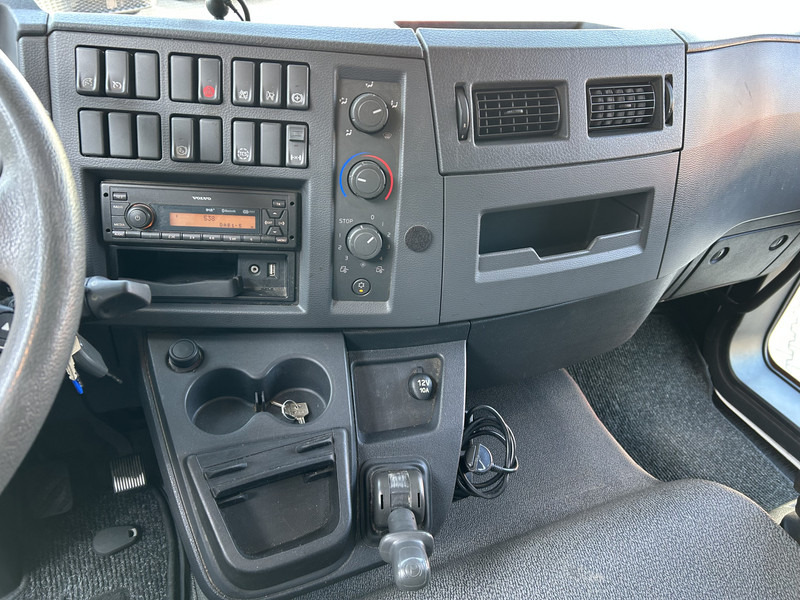 Volvo FL 210 / 12 Ton / 203 dkm / Wrapped / Box / Laadklep / APK 01-26 - Камион фургон: снимка 5 Volvo FL 210 / 12 Ton / 203 dkm / Wrapped / Box / Laadklep / APK 01-26 - Камион фургон: снимка 5