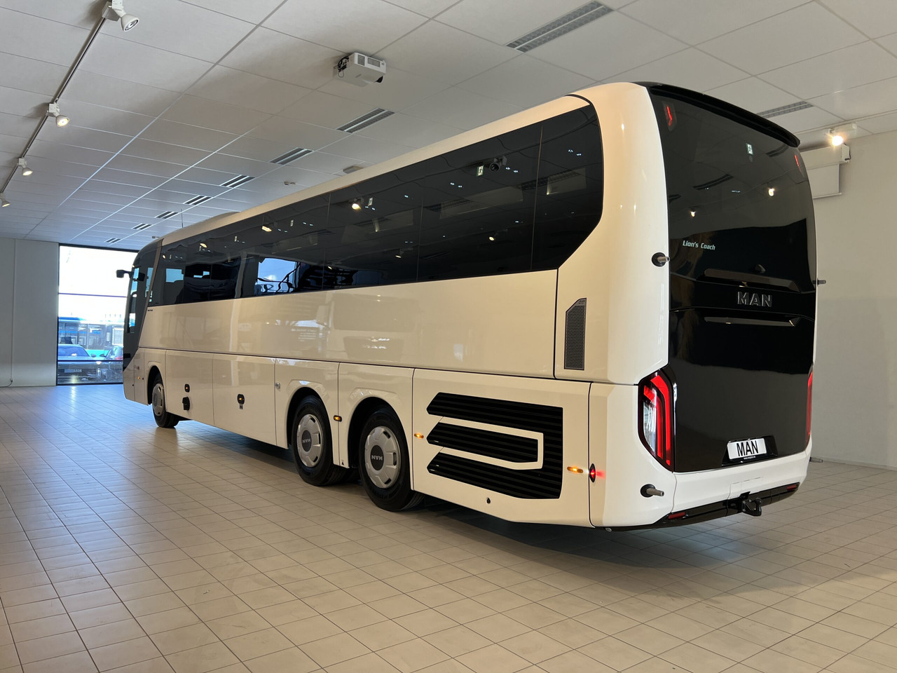 MAN Lions Coach R08 Euro 6E (Dark Edition) - Туристически автобус: снимка 5 MAN Lions Coach R08 Euro 6E (Dark Edition) - Туристически автобус: снимка 5