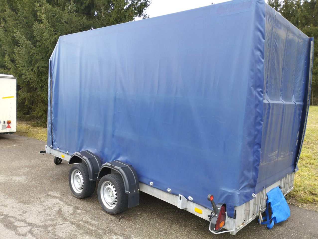 VEZEKO 400 x 187 3,5 t Absenkanhänger Huski 40.35 - Брезентово ремарке: снимка 2 VEZEKO 400 x 187 3,5 t Absenkanhänger Huski 40.35 - Брезентово ремарке: снимка 2