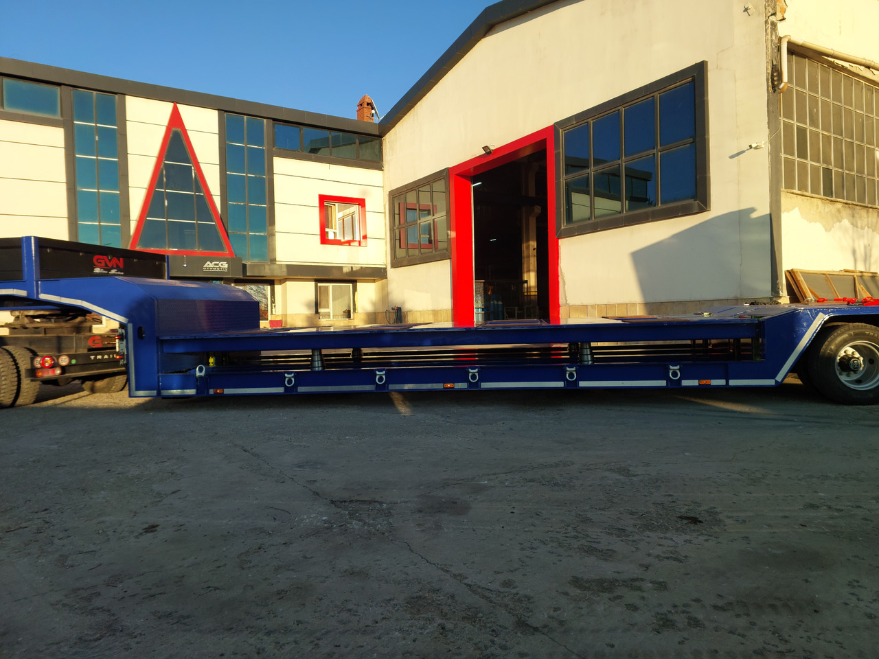 GVN Trailer 2 AXLE HYDRAULIC PLATFORM LOWBED - Нискорамна площадка полуремарке: снимка 3 GVN Trailer 2 AXLE HYDRAULIC PLATFORM LOWBED - Нискорамна площадка полуремарке: снимка 3