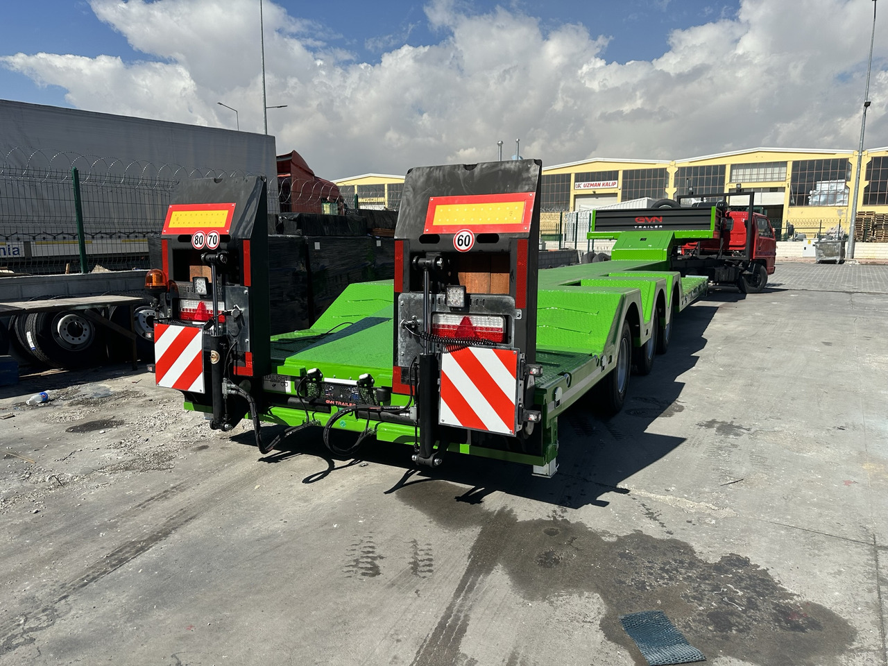 GVN Trailer 3 AXLE LOWBED WITH WHEEL RECESSES - Нискорамна площадка полуремарке: снимка 5 GVN Trailer 3 AXLE LOWBED WITH WHEEL RECESSES - Нискорамна площадка полуремарке: снимка 5