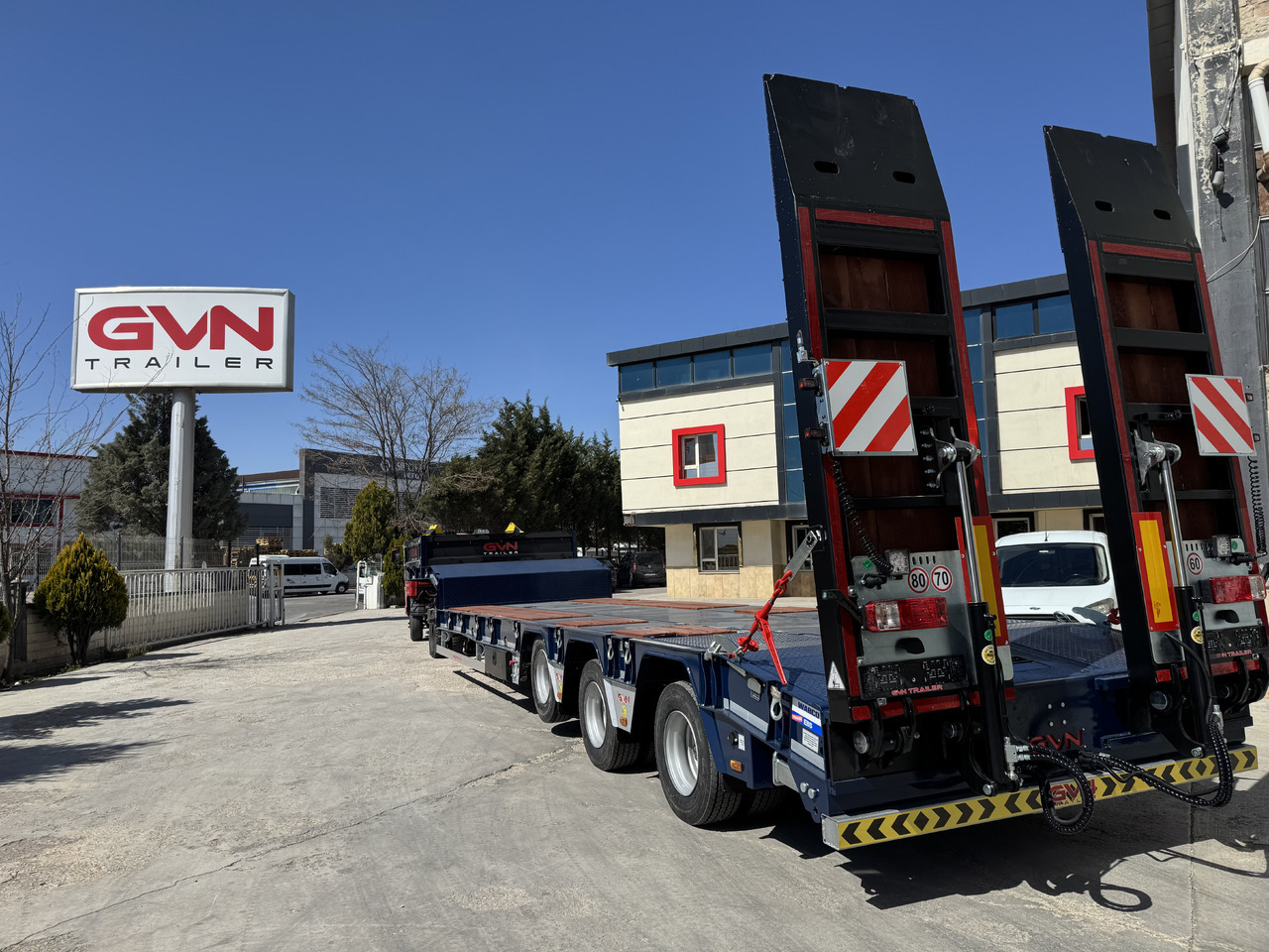 GVN Trailer 4 AXLE LOWBED - Нискорамна площадка полуремарке: снимка 1 GVN Trailer 4 AXLE LOWBED - Нискорамна площадка полуремарке: снимка 1