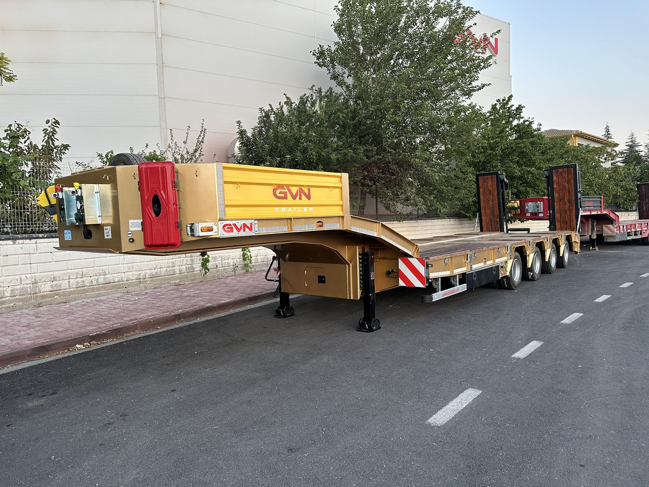 GVN Trailer 4 AXLE LOWBED - Нискорамна площадка полуремарке: снимка 3 GVN Trailer 4 AXLE LOWBED - Нискорамна площадка полуремарке: снимка 3