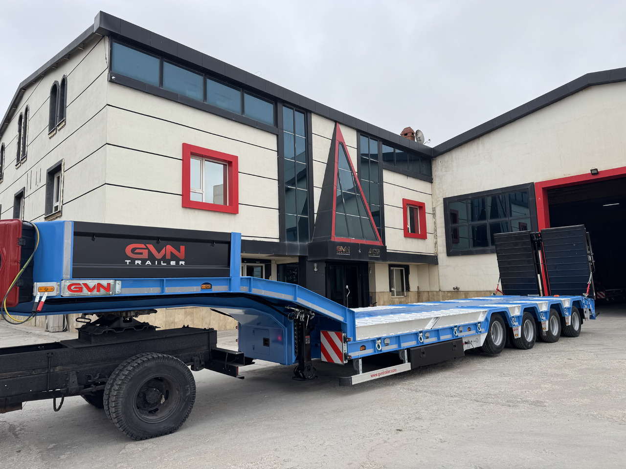 GVN Trailer 4 AXLE LOWBED WITH WHEEL RECESSES - Нискорамна площадка полуремарке: снимка 2 GVN Trailer 4 AXLE LOWBED WITH WHEEL RECESSES - Нискорамна площадка полуремарке: снимка 2