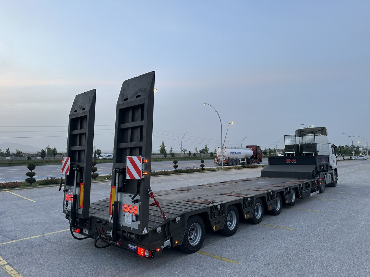 GVN Trailer 5 AXLE LOWBED - Нискорамна площадка полуремарке: снимка 1 GVN Trailer 5 AXLE LOWBED - Нискорамна площадка полуремарке: снимка 1