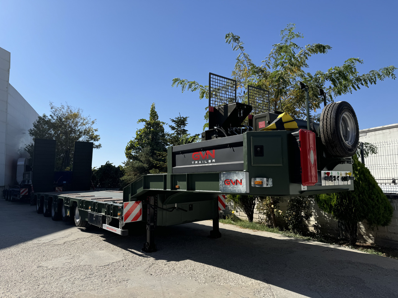 GVN Trailer 5 AXLE LOWBED - Нискорамна площадка полуремарке: снимка 4 GVN Trailer 5 AXLE LOWBED - Нискорамна площадка полуремарке: снимка 4