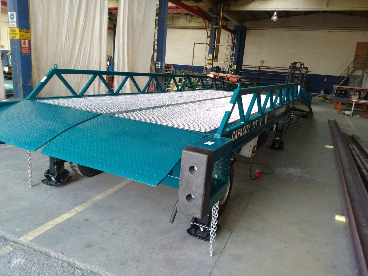 Нови Товарна рампа Loading Ramp with with electro hydraulic tilting bridge -  AZ RAMP - STAR- 8T-ZR-LLO-E: снимка 5