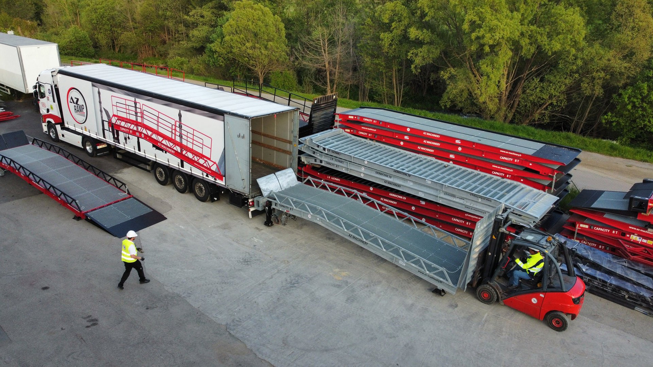 Loading Ramp with with hydraulic tilting bridge - AZ RAMP - STAR- 12T FULL GALVA - Товарна рампа: снимка 2 Loading Ramp with with hydraulic tilting bridge - AZ RAMP - STAR- 12T FULL GALVA - Товарна рампа: снимка 2