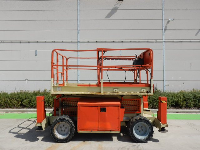 Used scissor Lift Diesel 4x4 JLG 260 MRT - Ножична работна платформа: снимка 2 Used scissor Lift Diesel 4x4 JLG 260 MRT - Ножична работна платформа: снимка 2