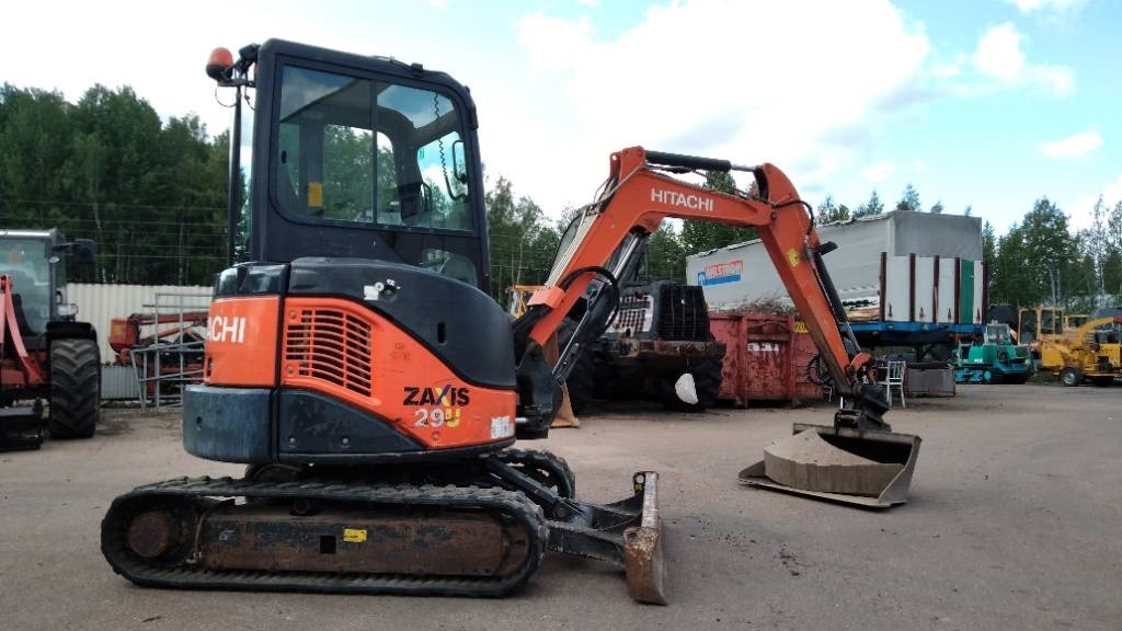 Hitachi ZX 29 U-3 CLR - Мини багер: снимка 3 Hitachi ZX 29 U-3 CLR - Мини багер: снимка 3