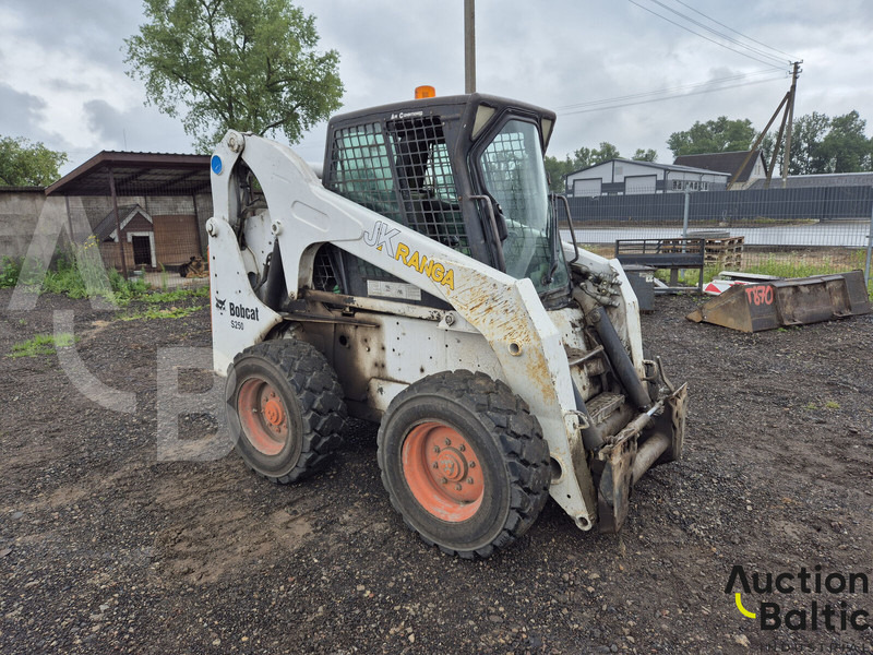 Bobcat S 250 - Мини челен товарач: снимка 2 Bobcat S 250 - Мини челен товарач: снимка 2