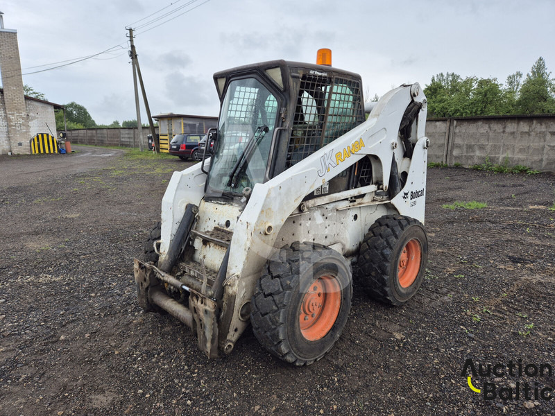 Bobcat S 250 - Мини челен товарач: снимка 1 Bobcat S 250 - Мини челен товарач: снимка 1