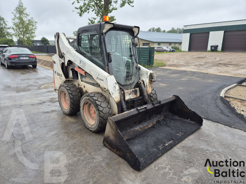 Bobcat S 530 - Мини челен товарач: снимка 1 Bobcat S 530 - Мини челен товарач: снимка 1