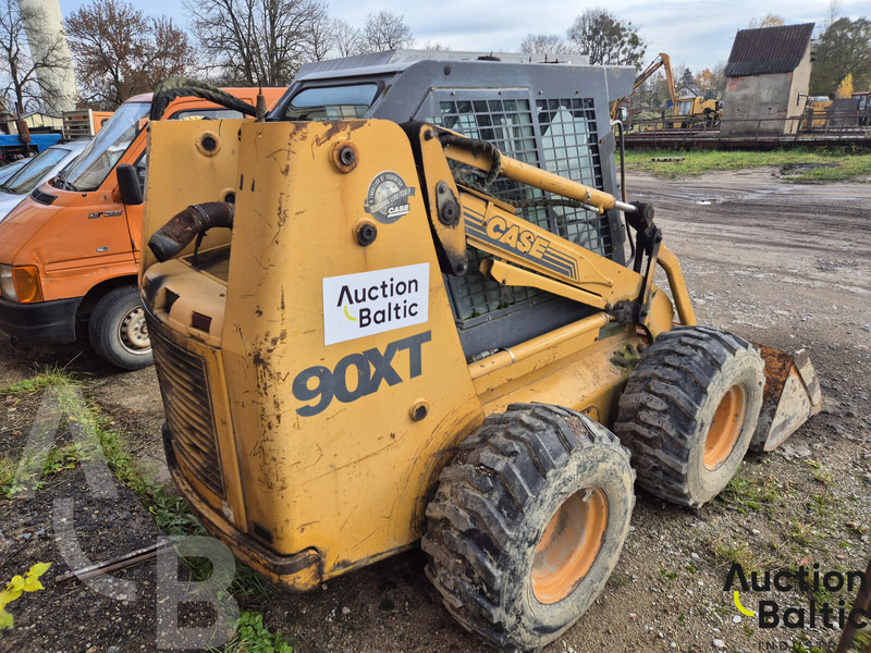 Case 90 XT - Мини челен товарач: снимка 3 Case 90 XT - Мини челен товарач: снимка 3