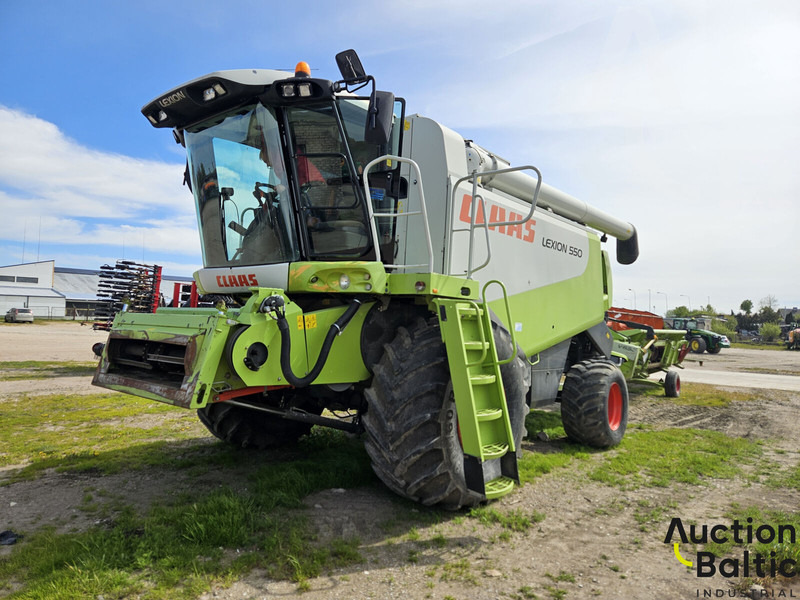 Claas Lexion 550 - Зърнокомбайн: снимка 1 Claas Lexion 550 - Зърнокомбайн: снимка 1
