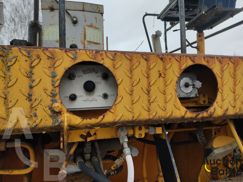 Асфалтополагач Demag DF 120 P: снимка 8