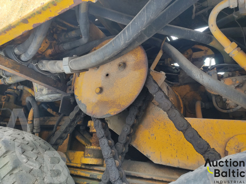 Асфалтополагач Demag DF 120 P: снимка 13 Асфалтополагач Demag DF 120 P: снимка 13