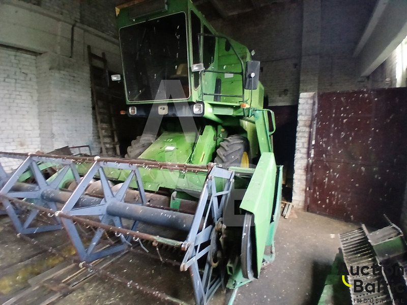 John Deere 1055 - Зърнокомбайн: снимка 3 John Deere 1055 - Зърнокомбайн: снимка 3
