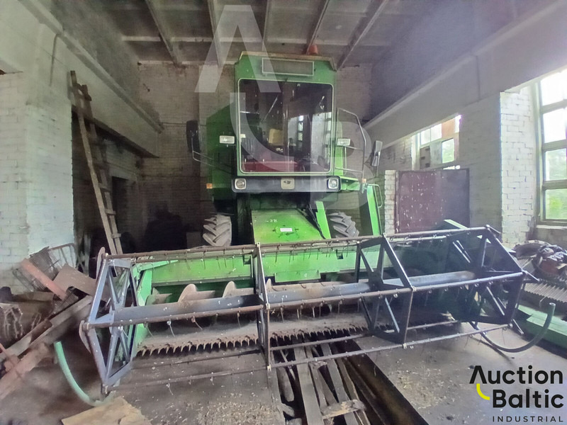 John Deere 1055 - Зърнокомбайн: снимка 1 John Deere 1055 - Зърнокомбайн: снимка 1