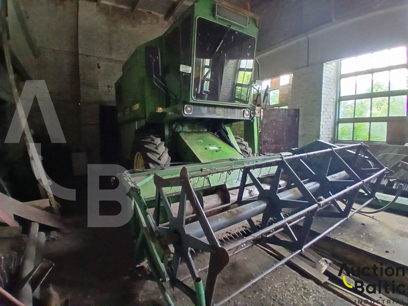 John Deere 1055 - Зърнокомбайн: снимка 2 John Deere 1055 - Зърнокомбайн: снимка 2