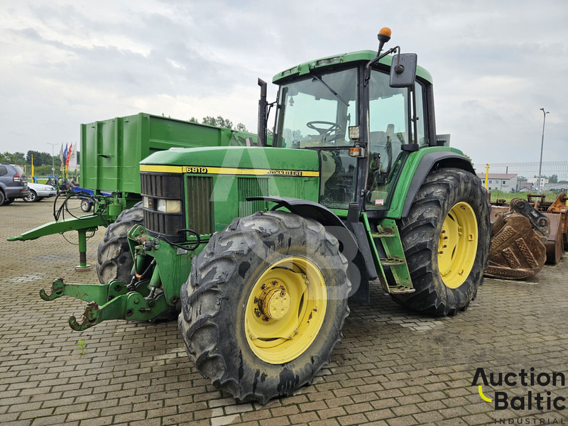 John Deere 6810 - Трактор: снимка 1 John Deere 6810 - Трактор: снимка 1