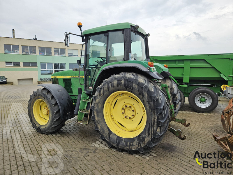 John Deere 6810 - Трактор: снимка 3 John Deere 6810 - Трактор: снимка 3