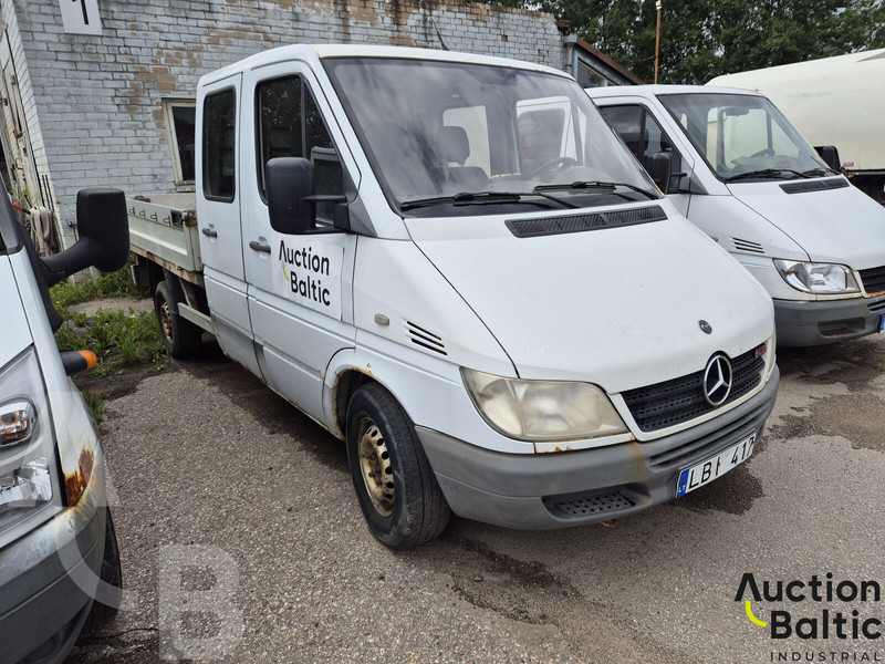 Mercedes-Benz Sprinter 208 CDI - Бордови бус, Бус с двойна кабина: снимка 2 Mercedes-Benz Sprinter 208 CDI - Бордови бус, Бус с двойна кабина: снимка 2