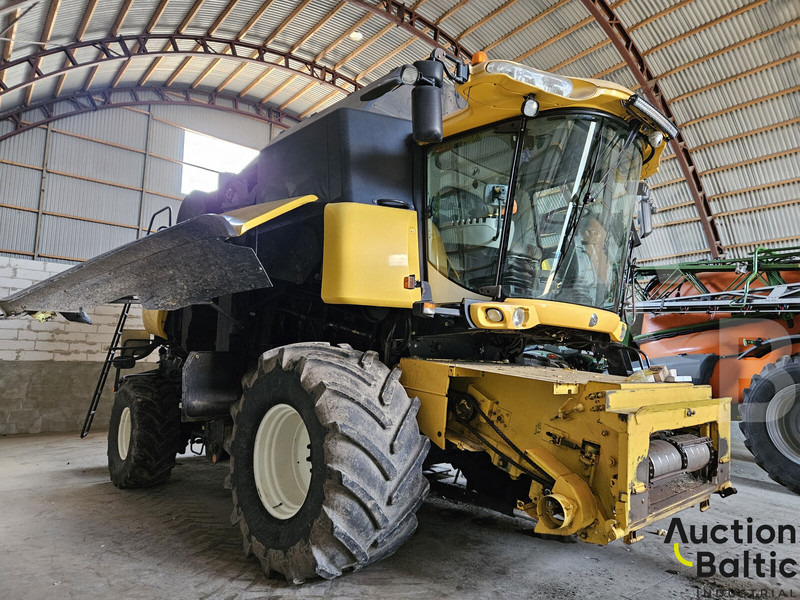 New Holland CR 9080 - Зърнокомбайн: снимка 2 New Holland CR 9080 - Зърнокомбайн: снимка 2