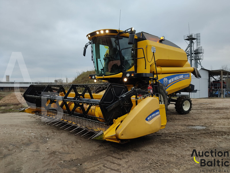 New Holland TC 5.90 - Зърнокомбайн: снимка 1 New Holland TC 5.90 - Зърнокомбайн: снимка 1