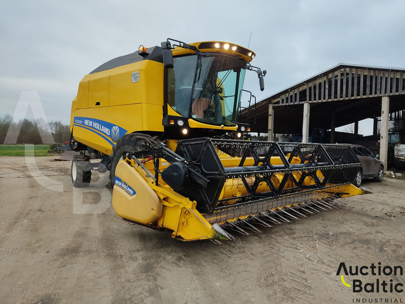 New Holland TC 5.90 - Зърнокомбайн: снимка 2 New Holland TC 5.90 - Зърнокомбайн: снимка 2