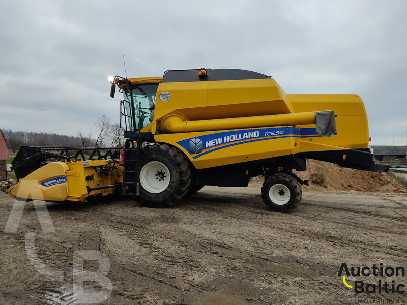 New Holland TC 5.90 - Зърнокомбайн: снимка 4 New Holland TC 5.90 - Зърнокомбайн: снимка 4