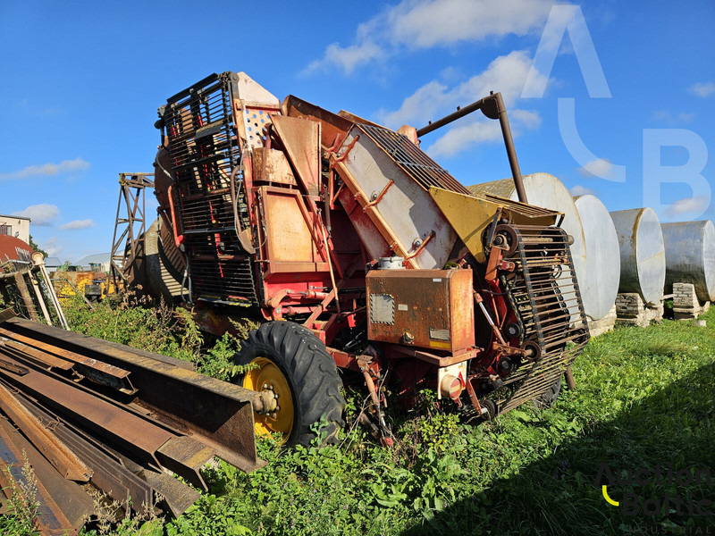 TIM Sugar beet harvester - Зърнокомбайн: снимка 1 TIM Sugar beet harvester - Зърнокомбайн: снимка 1