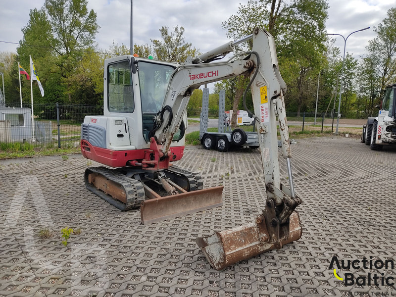 Takeuchi TB228 - Мини багер: снимка 2 Takeuchi TB228 - Мини багер: снимка 2