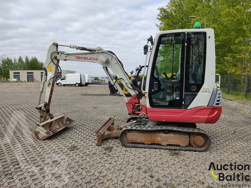 Takeuchi TB228 - Мини багер: снимка 3 Takeuchi TB228 - Мини багер: снимка 3