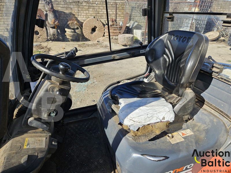 Toyota E 811 - Дизелов мотокар: снимка 5 Toyota E 811 - Дизелов мотокар: снимка 5