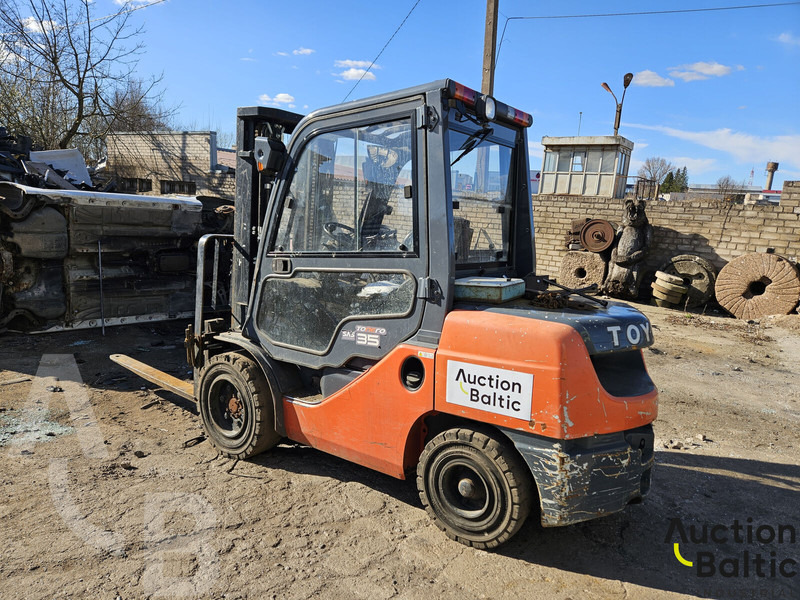 Toyota E 811 - Дизелов мотокар: снимка 4 Toyota E 811 - Дизелов мотокар: снимка 4