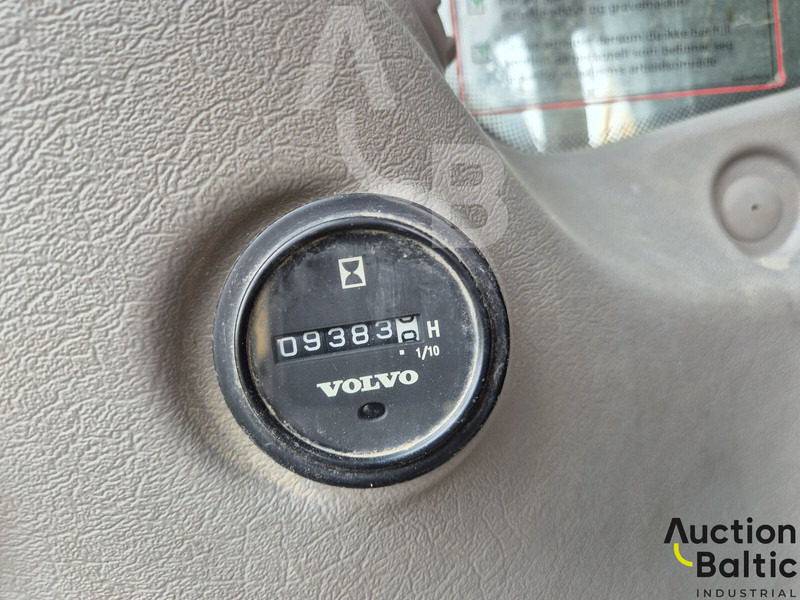 Колесен багер Volvo EW 140 C: снимка 12