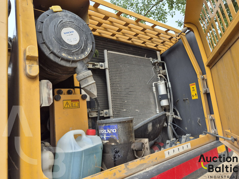 Колесен багер Volvo EW 140 C: снимка 16