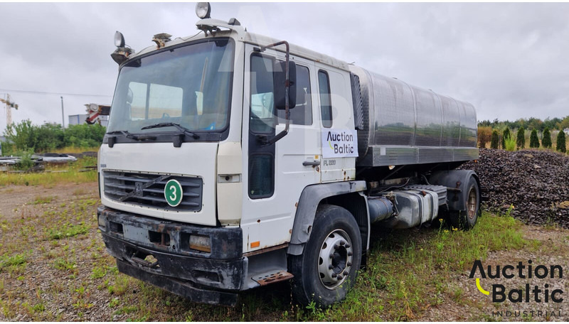 Volvo FL220 - Камион цистерна: снимка 1 Volvo FL220 - Камион цистерна: снимка 1