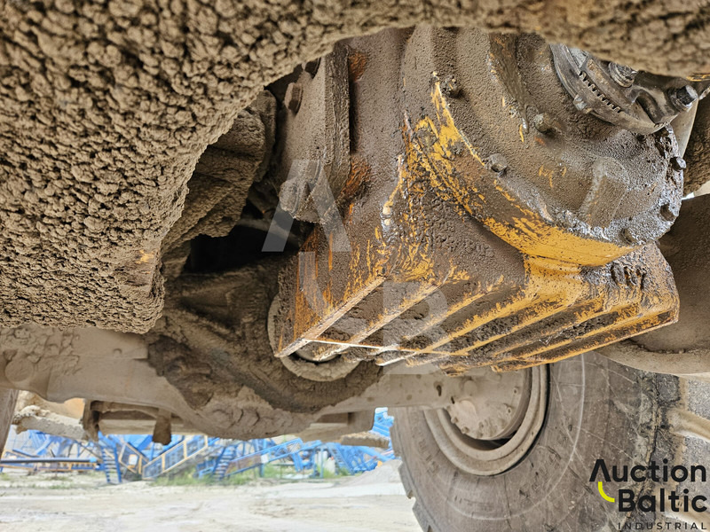 Колесен товарач Volvo L 180 F: снимка 15