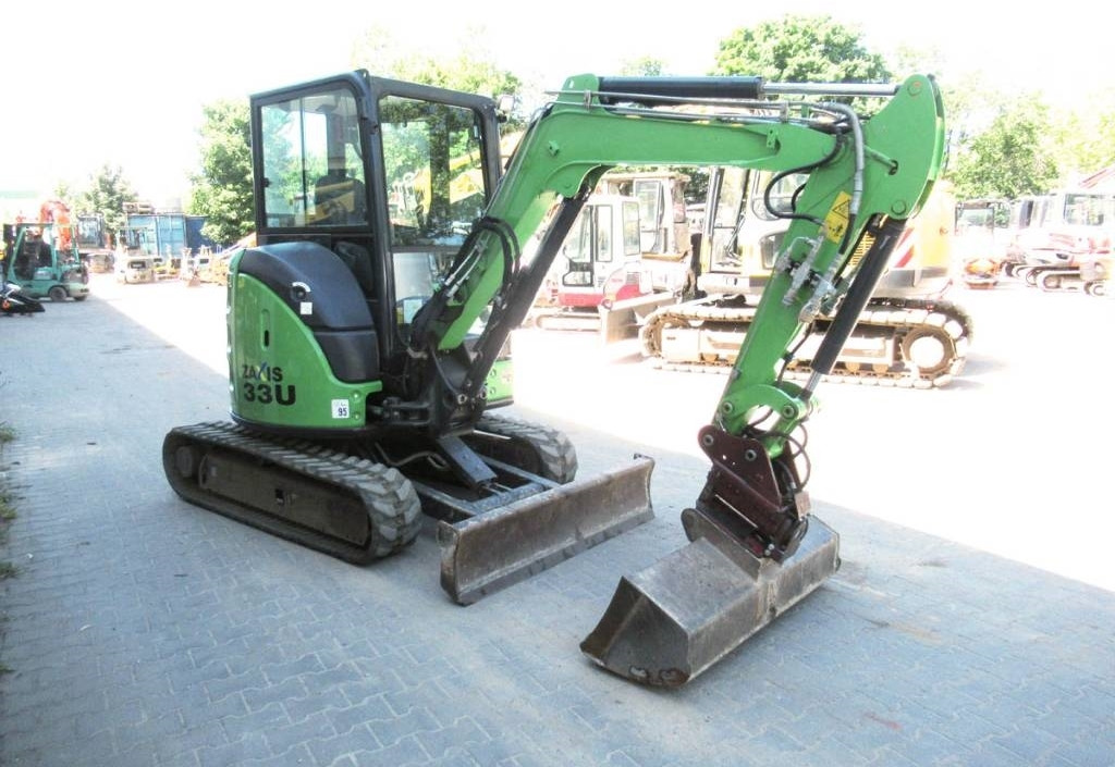 Hitachi ZX33U-6 Powertilt - Мини багер: снимка 2 Hitachi ZX33U-6 Powertilt - Мини багер: снимка 2