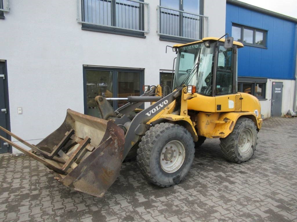 Volvo L 30 B - Колесен товарач: снимка 2 Volvo L 30 B - Колесен товарач: снимка 2