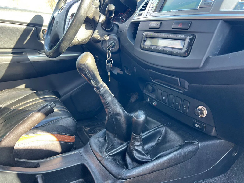 Лизинг на Toyota Hilux 4x4 Manual gearbox***Belgian car***First owner Toyota Hilux 4x4 Manual gearbox***Belgian car***First owner: снимка 11